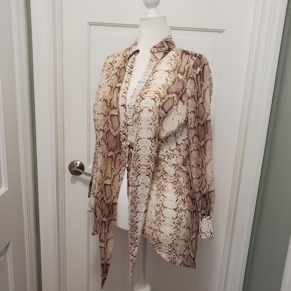 NWT Bar III Snake Print Sheer Tie/Button Front Blouse Size Med. Ret. $59.50 - Picture 7 of 13